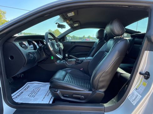 Used 2010 Ford Mustang GT Premium image 18