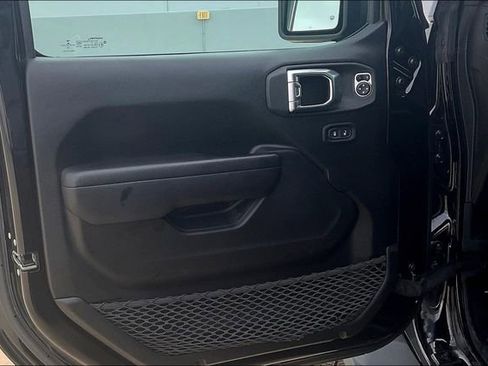 Used 2023 Jeep Wrangler Sport image 23