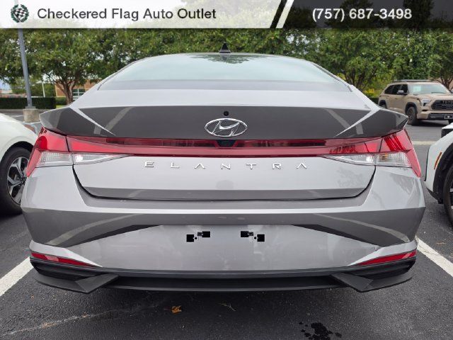 Used 2022 Hyundai Elantra SEL w/ Convenience Package FWD image 5