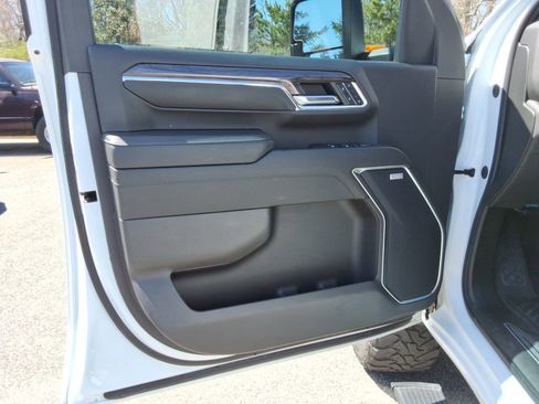 Certified 2024 Chevrolet Silverado 2500 LTZ w/ LTZ Plus Package image 22