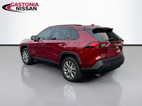 Used 2023 Toyota RAV4 XLE Premium image 6