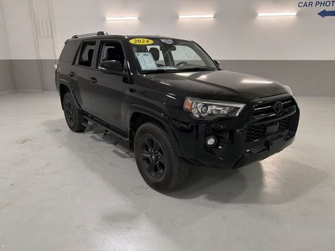 Used 2024 Toyota 4Runner SR5 Premium w/ Moonroof Package image 4