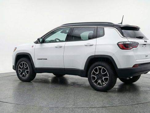 Used 2025 Jeep Compass Trailhawk AWD/4WD image 6
