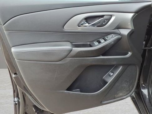 Used 2023 Chevrolet Traverse LT FWD image 16