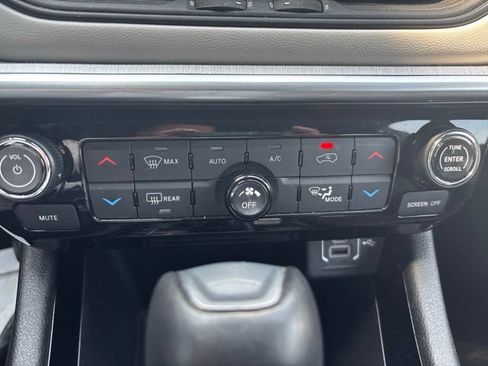 Used 2025 Jeep Compass Limited AWD/4WD image 12