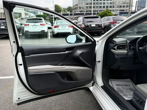 Used 2021 Toyota Camry SE w/ Cold Weather Package AWD/4WD image 9
