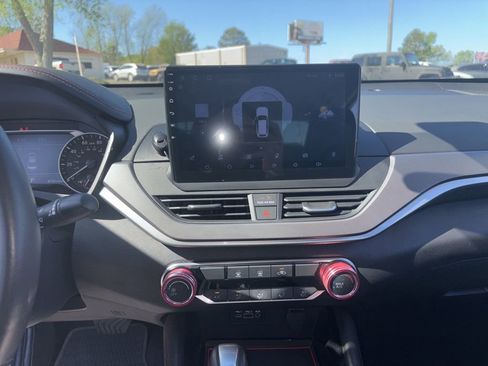 Used 2024 Nissan Altima 2.5 SR image 13