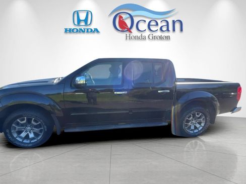 Used 2014 Nissan Frontier SL w/ SL Moonroof Package AWD/4WD image 6