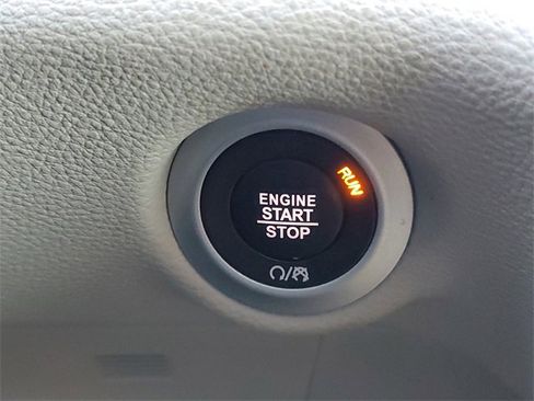 Used 2022 Chrysler Pacifica Touring-L image 26