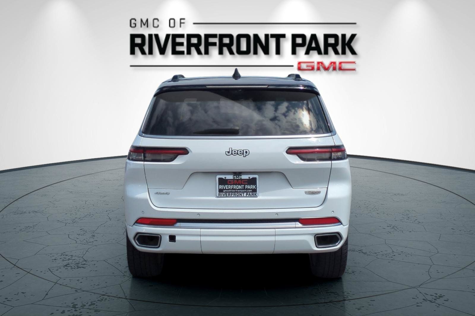 Used 2024 Jeep Grand Cherokee L Summit w/ Advanced Protech Group IV AWD/4WD image 4