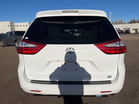 Used 2015 Toyota Sienna LE image 5