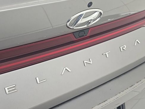 Used 2022 Hyundai Elantra Limited FWD image 10
