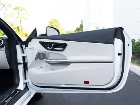 Used 2025 Mercedes-Benz CLE 450 4MATIC Cabriolet image 51