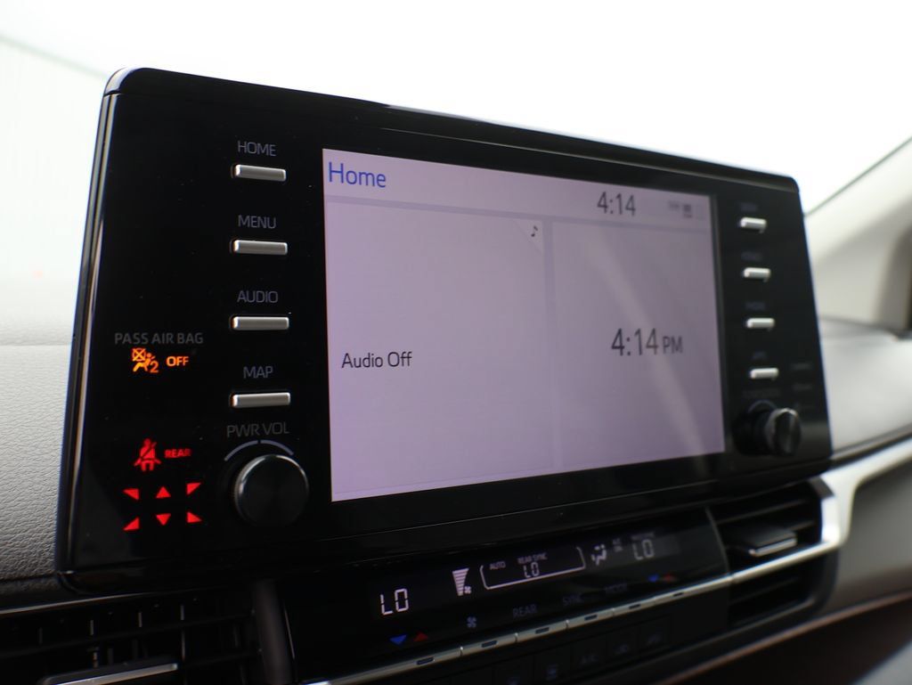 Used 2024 Toyota Sienna LE FWD image 31