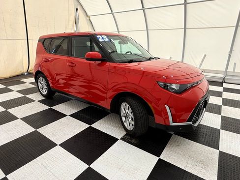 Used 2023 Kia Soul LX w/ LX Technology Package image 6