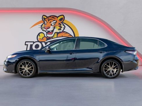 Used 2022 Toyota Camry SE FWD image 8