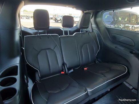 Used 2024 Chrysler Pacifica Limited w/ S Appearance Package AWD/4WD image 6