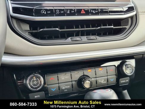 Used 2024 Jeep Compass Limited image 21