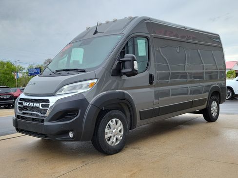Used 2025 RAM ProMaster 2500 w/ Quick Order Package 22G SLT FWD image 2