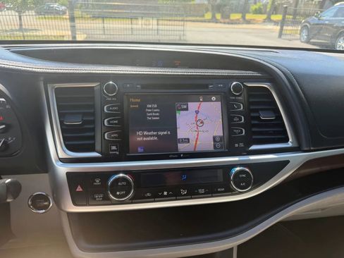Used 2015 Toyota Highlander Limited Platinum FWD image 11
