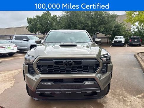 Used 2025 Toyota Tacoma TRD Sport RWD image 2