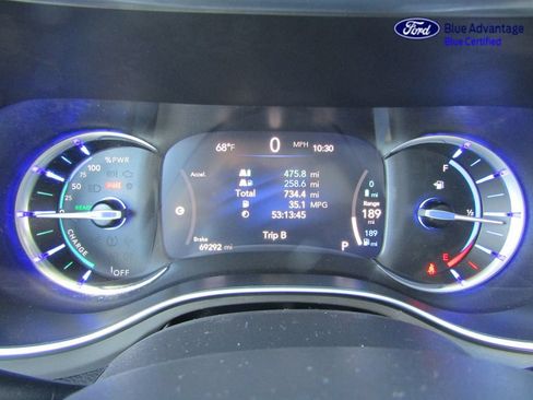 Used 2022 Chrysler Pacifica Limited w/ Uconnect Theater Family Group FWD image 23