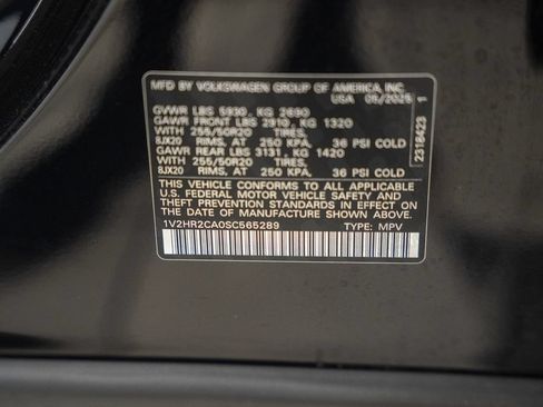 Used 2025 Volkswagen Atlas SE AWD/4WD image 37