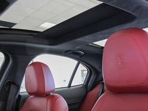 Used 2022 Alfa Romeo Giulia Sprint image 21