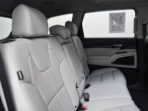 Used 2025 Kia Telluride EX image 16