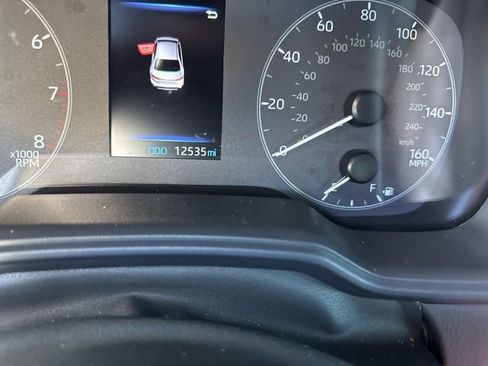 Used 2024 Toyota Corolla SE image 2