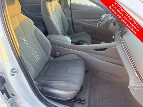 Used 2024 Hyundai Elantra SEL image 11