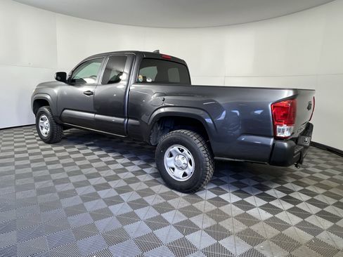 Used 2019 Toyota Tacoma SR image 3