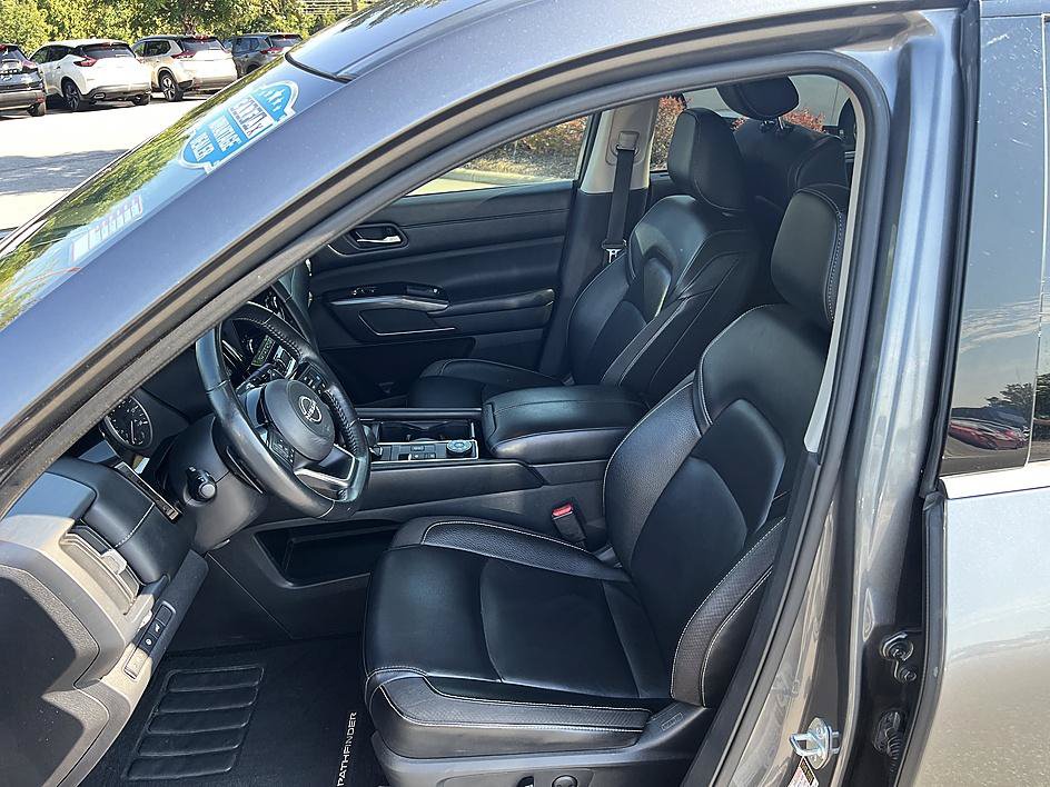 Used 2023 Nissan Pathfinder SL AWD/4WD image 13
