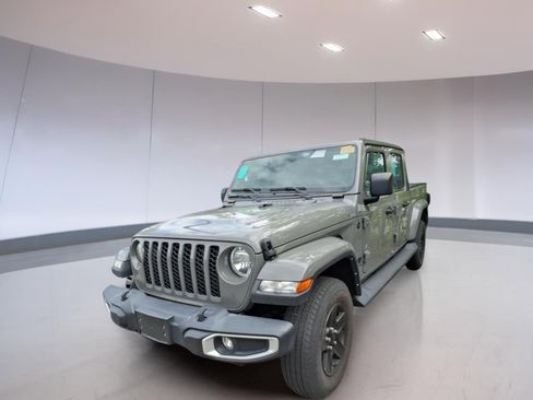 Used 2022 Jeep Gladiator Sport AWD/4WD image 2