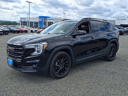 Used 2023 GMC Terrain SLT w/ Tech Package AWD/4WD image 4