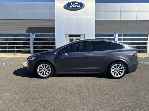 Used 2018 Tesla Model X 100D AWD/4WD image 2
