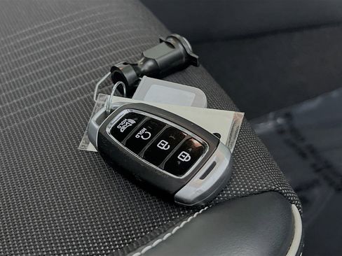 Used 2024 Hyundai Venue Limited image 36