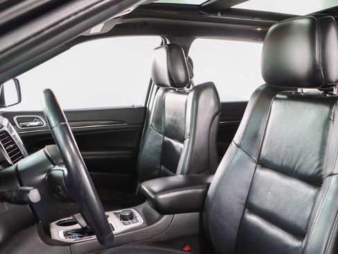 Used 2022 Jeep Grand Cherokee Limited image 24