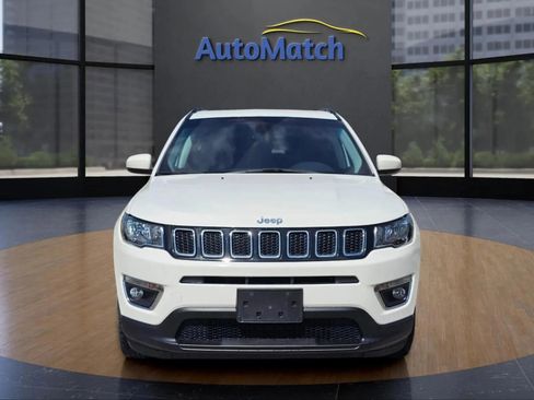 Used 2019 Jeep Compass Latitude w/ Popular Equipment Group AWD/4WD image 3