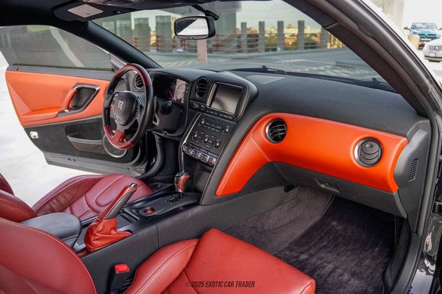 Used 2014 Nissan GT-R Premium w/ Premium Interior Package AWD/4WD image 24