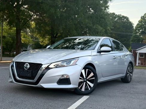 Used 2022 Nissan Altima 2.5 SV FWD image 2