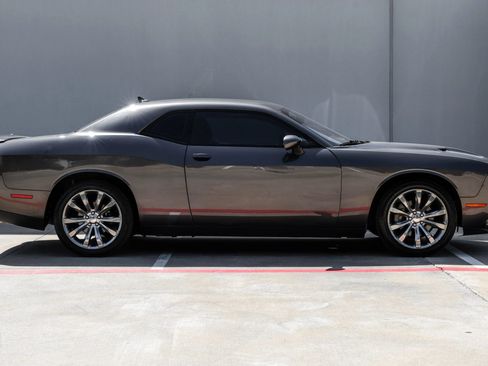 Used 2015 Dodge Challenger R/T Plus RWD image 10
