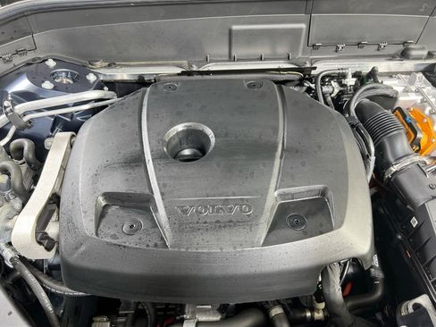 Used 2025 Volvo XC90 T8 Plus w/ Protection Package Premier image 31