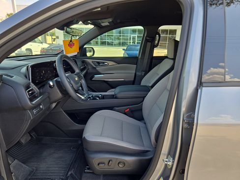 Certified 2026 Chevrolet Traverse LT w/ Driver Confidence Package FWD image 9
