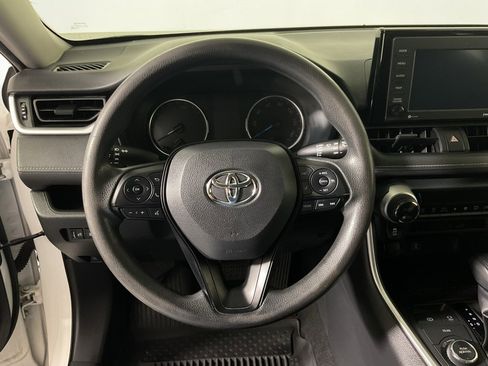 Used 2021 Toyota RAV4 LE image 20