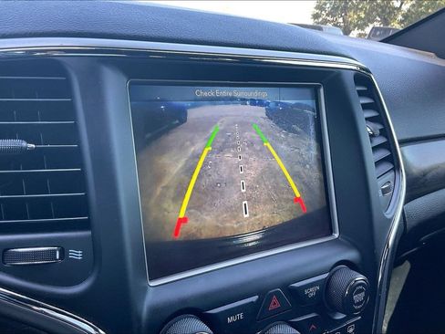 Used 2018 Jeep Grand Cherokee Altitude RWD image 13