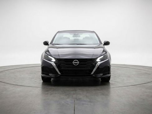 Used 2025 Nissan Altima 2.5 SV image 2