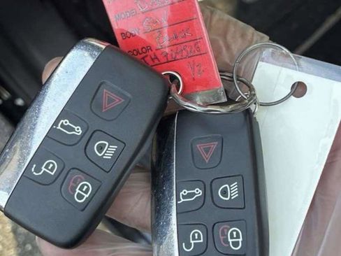 Used 2018 Land Rover Discovery Sport HSE image 4