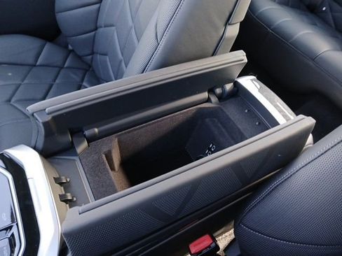 New 2026 BMW 740i w/ Executive Package image 23