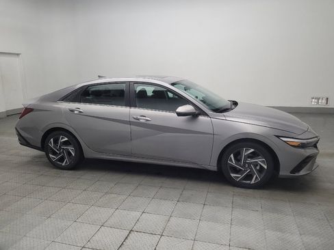 Used 2025 Hyundai Elantra SEL FWD image 11